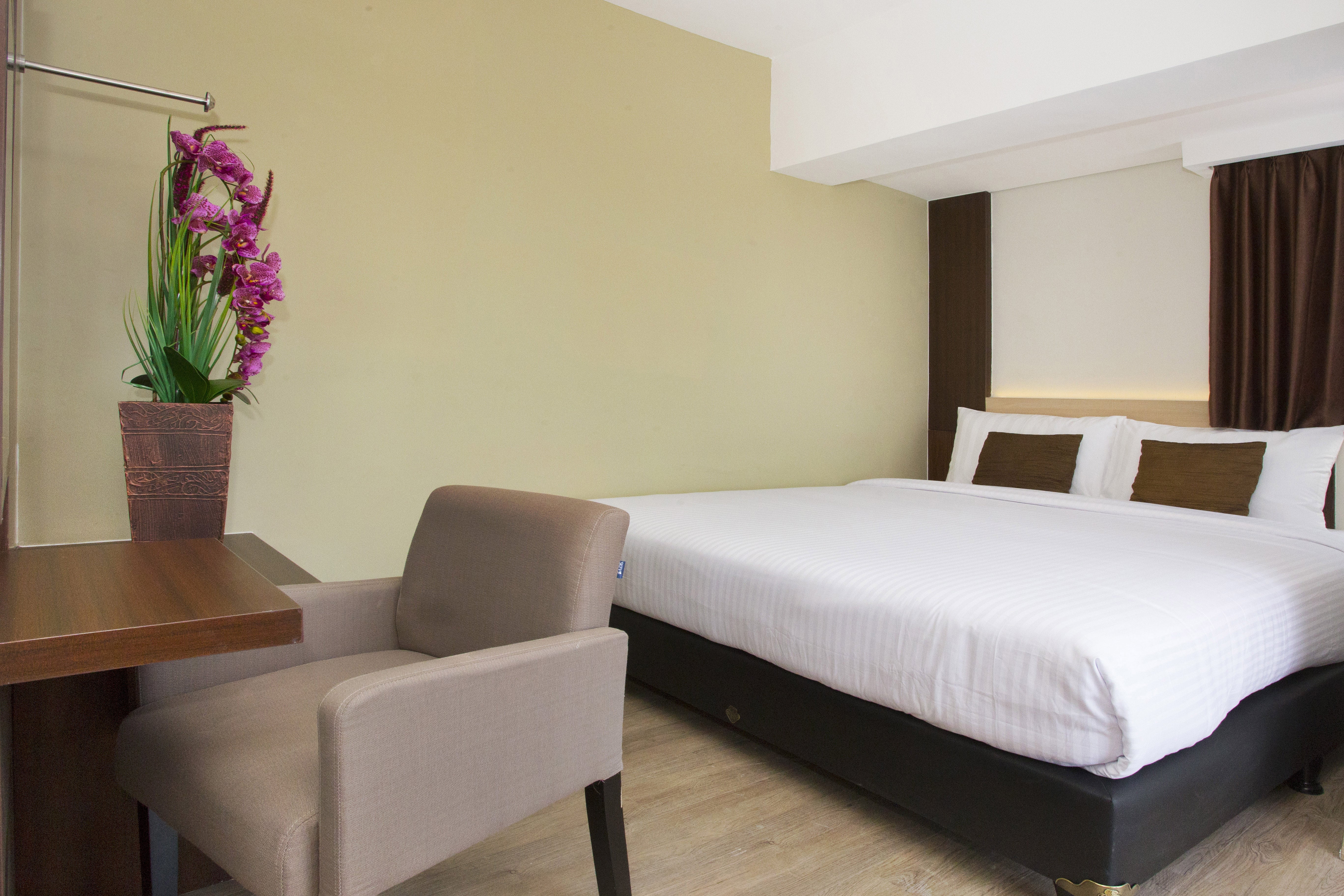 Room 4 Image 4